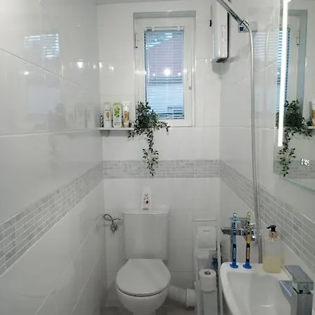 Cathedral Location アパート *