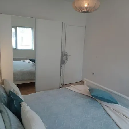 Cathedral Location Apartment *